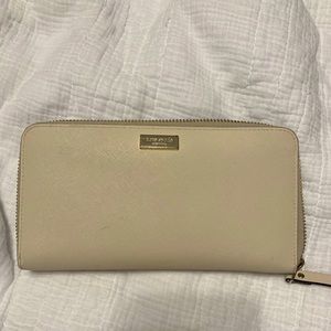 Kate Spade Zip around wallet
